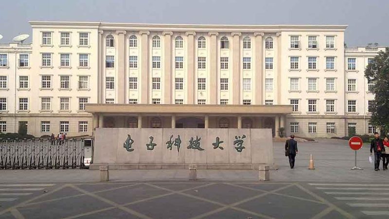 晶振型号揭秘：电子代工中的时间标准器