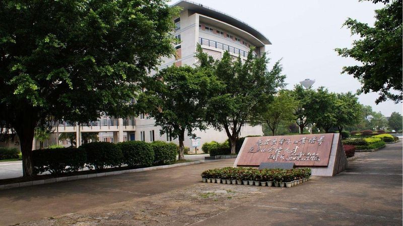 汽车继电器批发市场：上海市场的解析与选购要点**